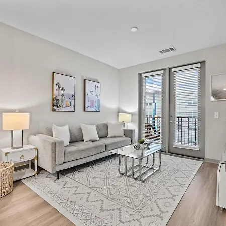 Tropicana Field 1 Bed In Downtown St Pete With Free Parking